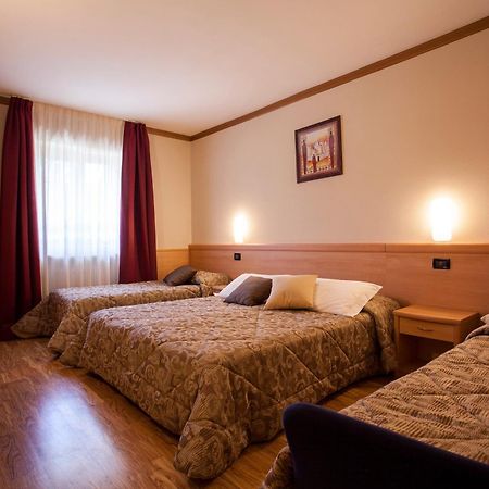 Hotel Vittoria Фолгария Екстериор снимка