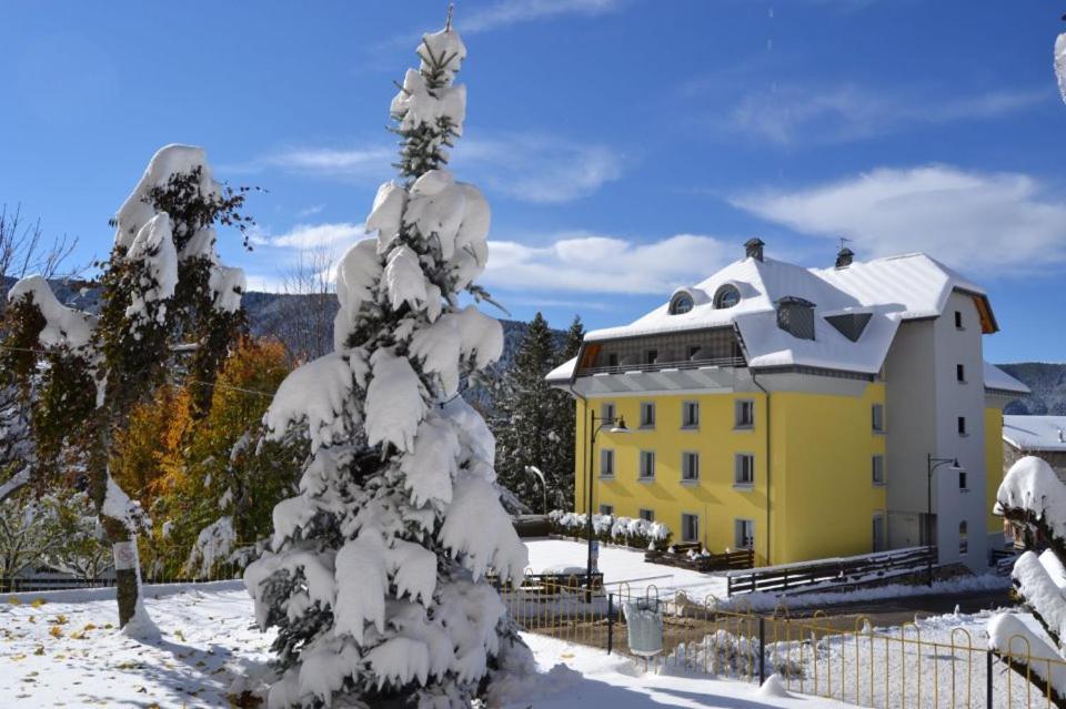 Hotel Vittoria Фолгария Екстериор снимка