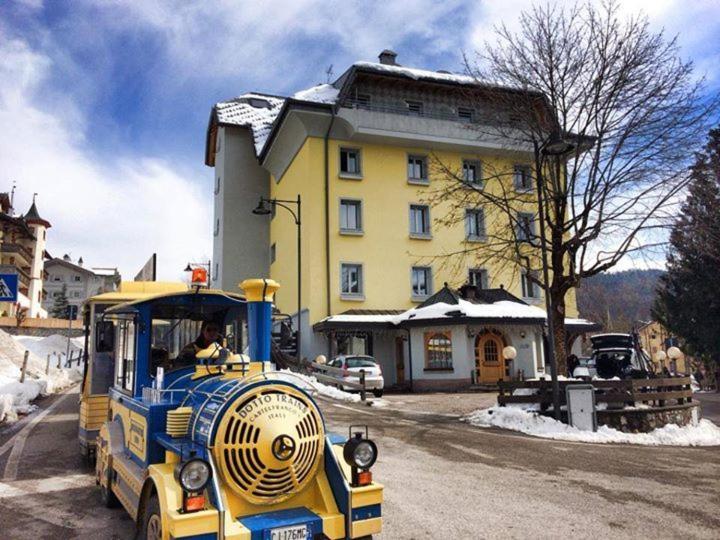 Hotel Vittoria Фолгария Екстериор снимка