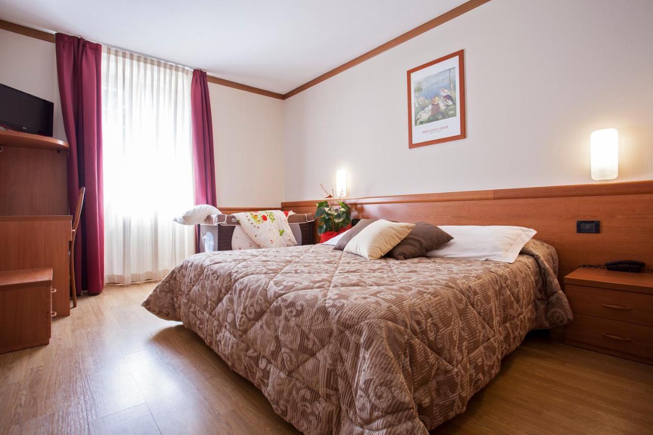 Hotel Vittoria Фолгария Екстериор снимка