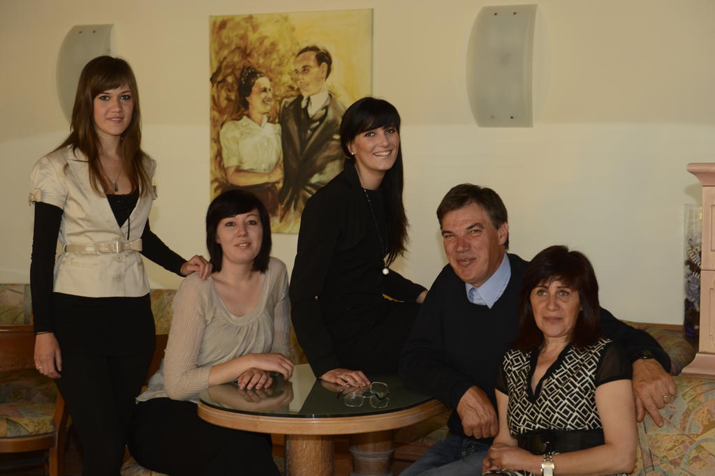 Hotel Vittoria Фолгария Екстериор снимка