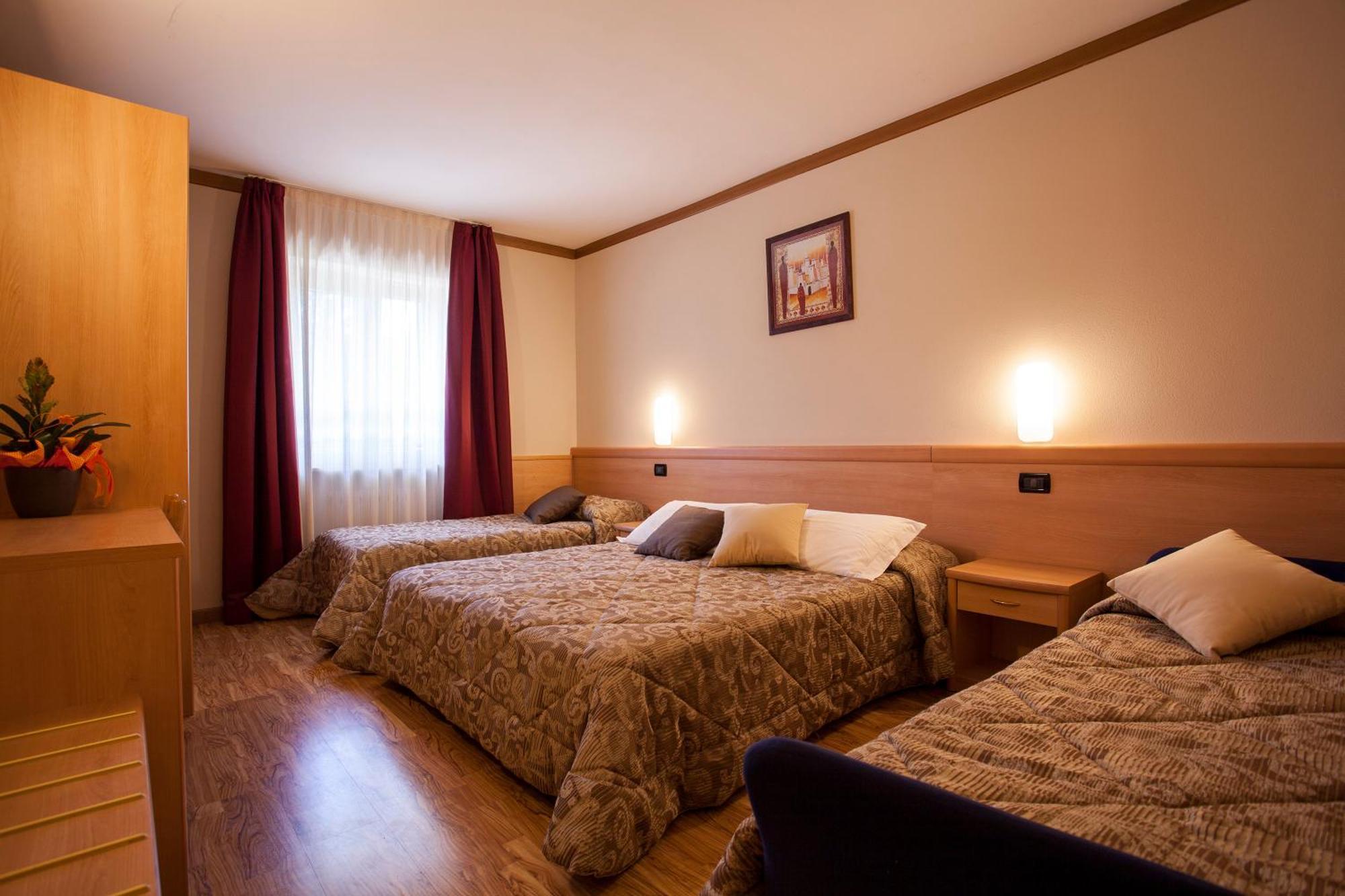 Hotel Vittoria Фолгария Екстериор снимка